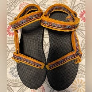 Teva Original Universal yellow sandals size women’s 11 men’s 9